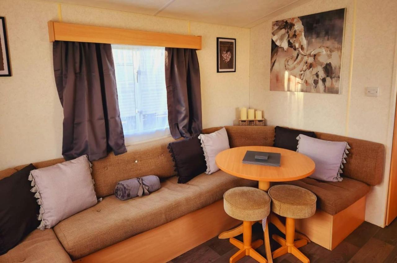 Hotel Comfy Caravan On Marine Park Rhyl Esterno foto